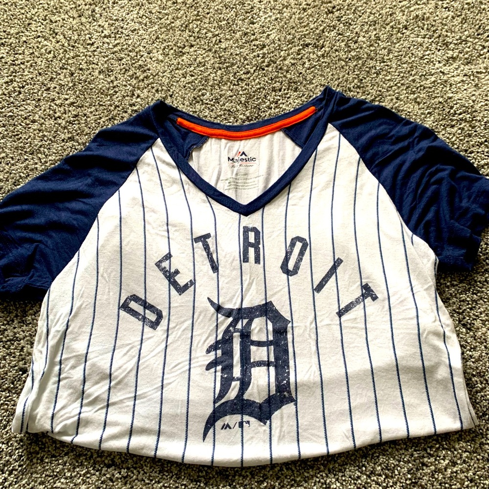 Detroit tigers shirt
